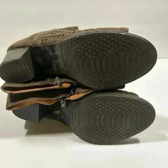 NIB!Natural Breeze-Faux Suede Perforated Chunky Heel Tassel Boots Size 9 - Picture 9 of 12